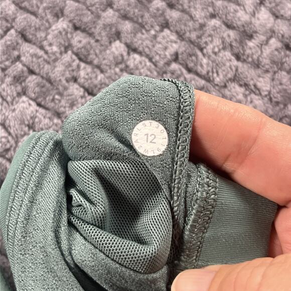 Lululemon Energy Sports Bra Size 12, Green  Criss-Cross Straps Yoga - Picture 5 of 5